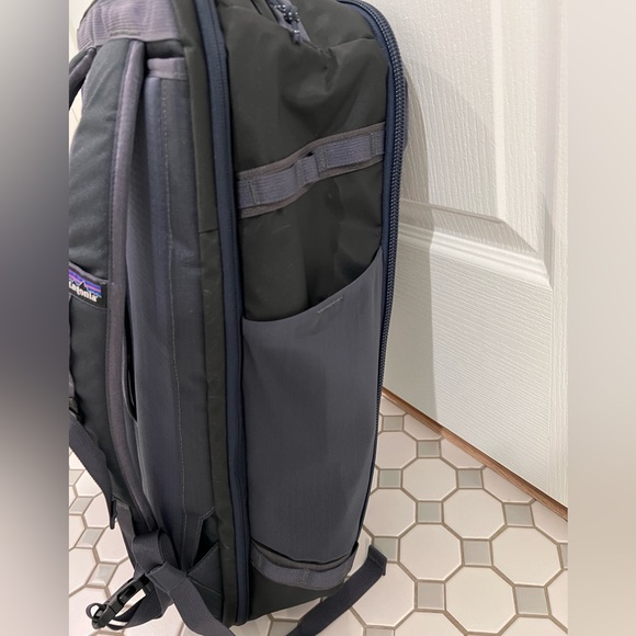 Patagonia Black Hole® Mini MLC® Pack 30L - Picture 4 of 15